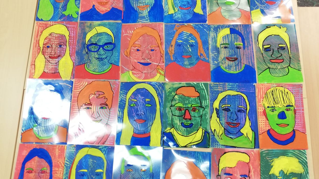 Selbstportraits Klasse 4a